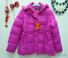 服裝廠家倒閉潮下的機遇 品牌尾貨女裝批發市場解析與采購指南